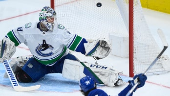 Matthews scores his 36th, Maple Leafs beat Canucks 4-1