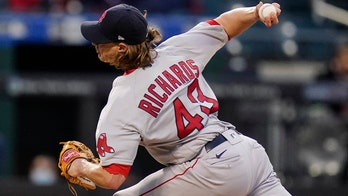 Richards strikes out 10, pitches Red Sox past Mets 2-1