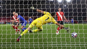 Leicester rallies for 1-1 with 10-man Southampton in EPL