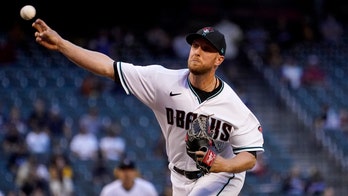 Kellys keep Diamondbacks rolling, beat Padres 5-1