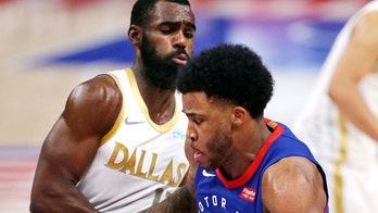 Hardaway scores 42, Mavericks beat Pistons 115-105