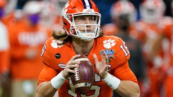 Trevor Lawrence calls audible on NFL Network reporter's play call