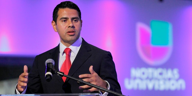 Cesar Conde, President of Univision Networks, speaks at a ceremony opening new newsroom facilities in Doral, Florida August 28, 2013. Spanish language behemoth Univision is ramping up its new English cable news network Fusion aimed at younger viewers, hiring hundreds of staffers and building a flashy newsroom as it prepares to enter the crowded field of cable news channels. REUTERS/Joe Skipper (UNITED STATES - Tags: MEDIA BUSINESS)