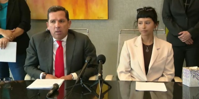 Ashley Solis, 권리, sits with her lawyer Tony Buzbee.