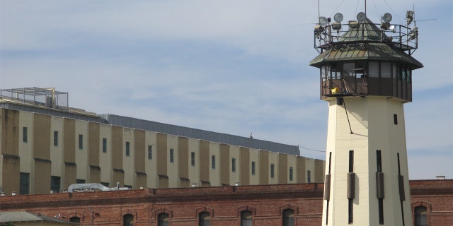San Quentin Prison Guard Lookout Tower-San Quentin State Prison is a California Department of Corrections and Rehabilitation state prison for men in San Quentin, unincorporated Marin County, 캘리포니아, United States.