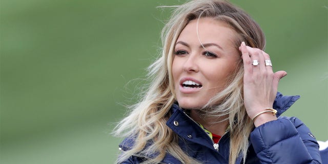 Paulina Gretzky's father is famed ice hockey player Wayne Gretzky.