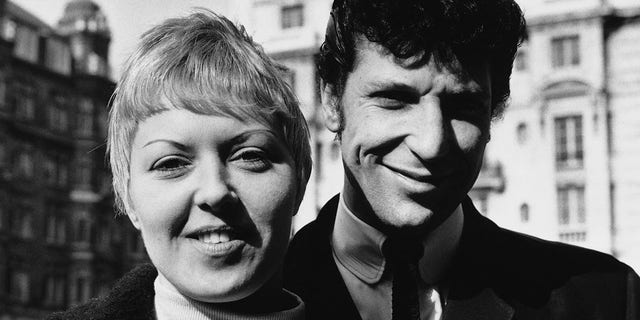 Singer Tom Jones and his wife Linda.