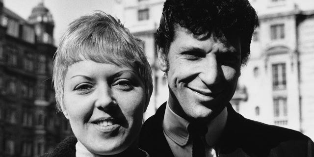 Singer Tom Jones and his wife Linda.