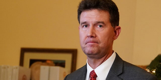 Secretary of State John Merrill pauses as he speaks to the media after Alabama special election in Montgomery, アラバマ, 我ら。, 12月. 12, 2017.
