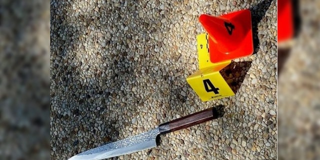 Le couteau qui aurait été tenu par le suspect lors de l'attaque meurtrière du Capitole vendredi. 