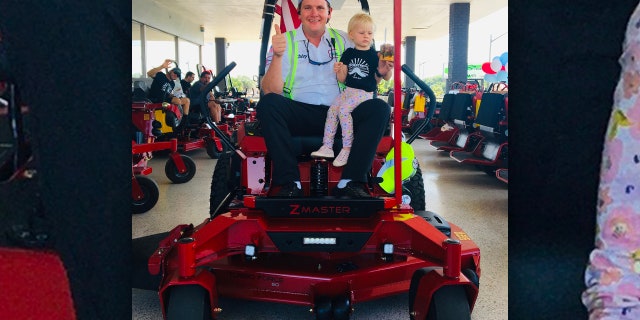 Man drives across Florida in mower for a good cause.