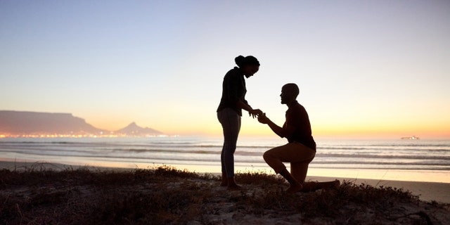 A man proposed to his girlfriend with five engagement rings so she would be able to pick her favorite.