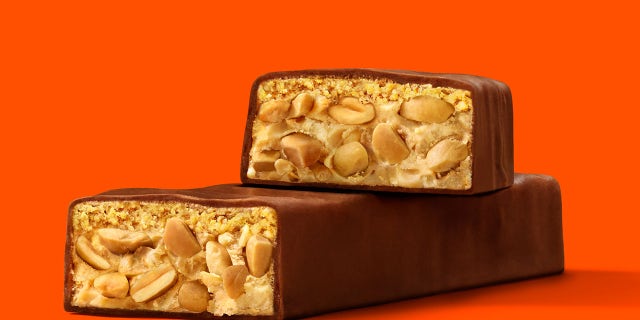 "It’s the peanut butter and chocolate combo you love, now with peanuts and peanut butter crème to give the bar that crunchy and creamy taste fans are sure to love," the Hershey spokesperson said of the new treat.