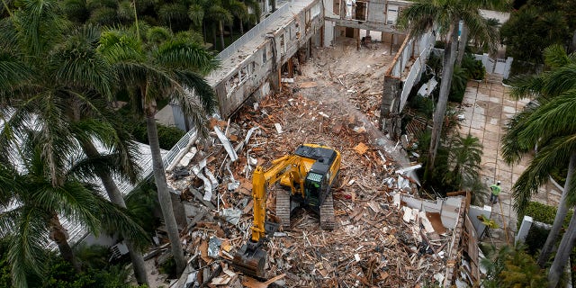 BG Group Demolition crews tear down the Palm Beach home of late financier and sex offender Jeffrey Epstein in Palm Beach, Florida on April 20, 2021. (Greg Lovett-USA TODAY NETWORK)