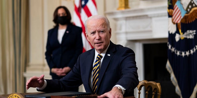 President Joe Biden signs an executive order on the economy at the White House on Feb. 24, 2021. (Doug Mills/Pool/Sipa USA)