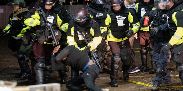 Protests erupt in Minnesota following Daunte Wright shooting Protests erupt in Minnesota following Daunte Wright shooting