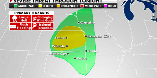 The severe weather threat through Tuesday. (폭스 뉴스)