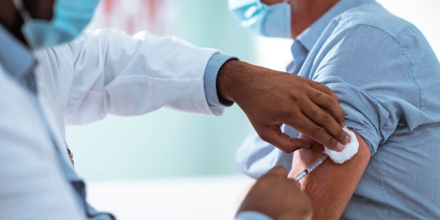 People who are fully vaccinated against the coronavirus can now safely travel in the U.S. without self-quarantining or getting tested, the CDC said Friday. (iStock)