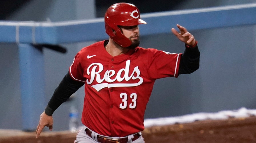 Jesse Winker flashes glove, hits first MLB homer to lead Reds past