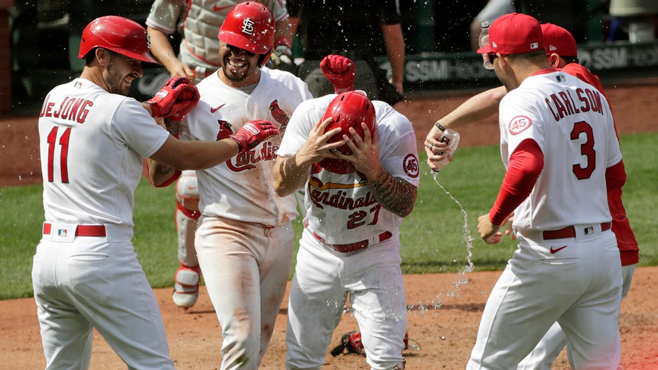 O'Neill scores on game-ending wild pitch as Cards top Phils