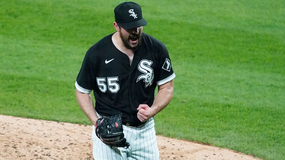 White Sox’s Carlos Rodón throws no-hitter against Indians