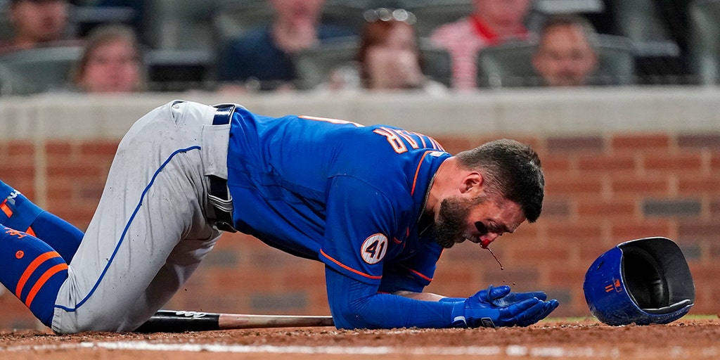 Kevin Pillar made epic clubhouse appearance after taking pitch to face