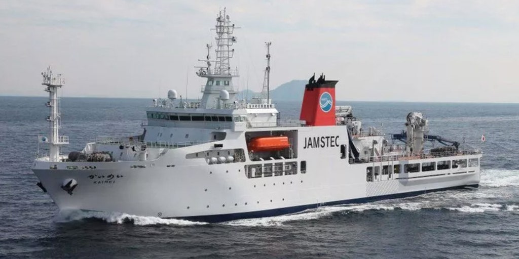 Japanese researchers dig deepest ocean hole in
history