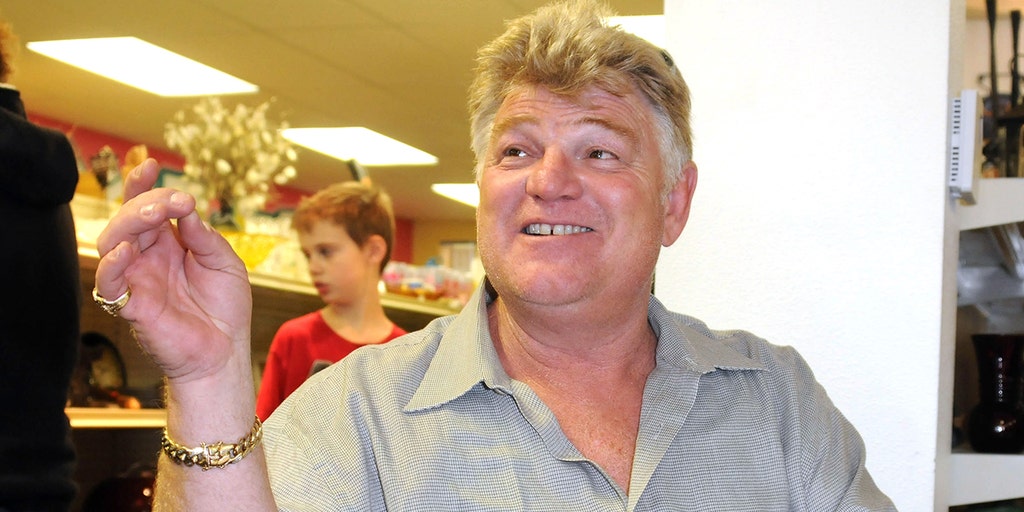 'Storage Wars' star Dan Dotson had finger bitten off by his dog - Vimarsana News