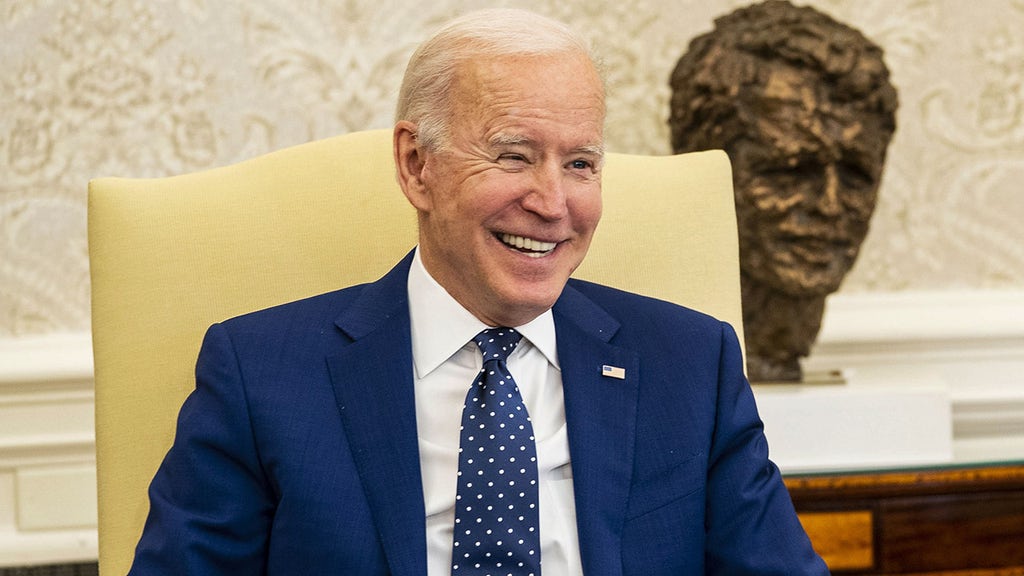 Biden welcomes illegal immigrants into West Wing as border crisis rages on