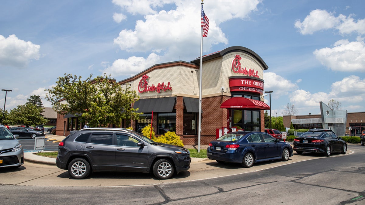 A Chick-fil-A and jewelry store in Alabama are battling it out for the best sign in a hilarious fake feud.