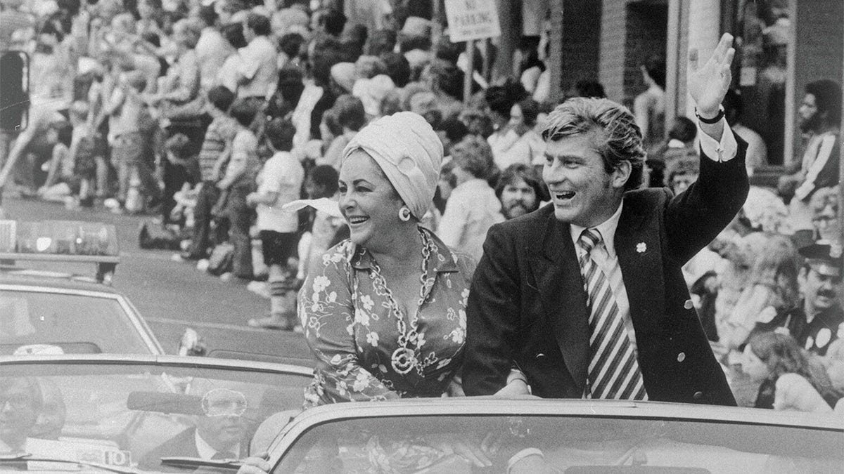 Elizabeth Taylor initially joined John Warner on the campaign trail.