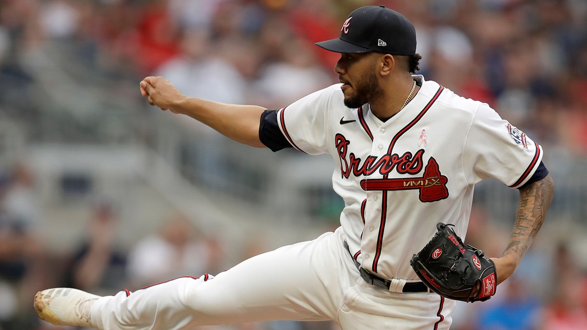 Huascar Ynoa back returns to pitching after broken hand