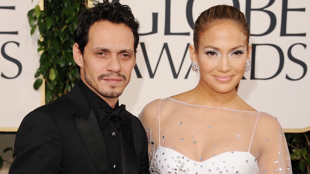 Marc Anthony and Jennifer Lopez walk Golden Globes red carpet