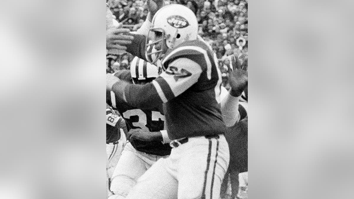 Pete Lammons, Who Helped the Jets Win '69 Super Bowl, Dies at 77