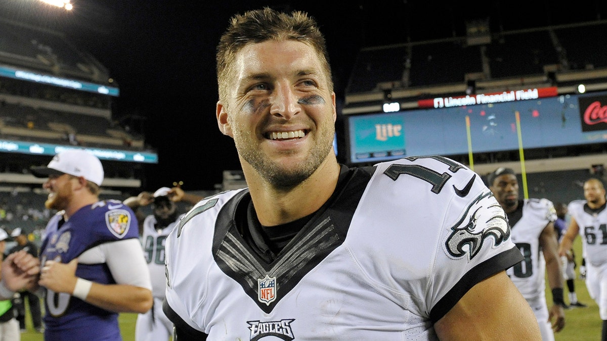 Tim Tebow appears at Jaguars practice sporting new jersey number
