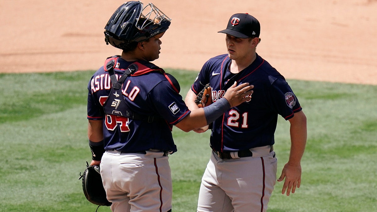 Twins reliever Tyler Duffey ejected for throwing at Yermin Mercedes