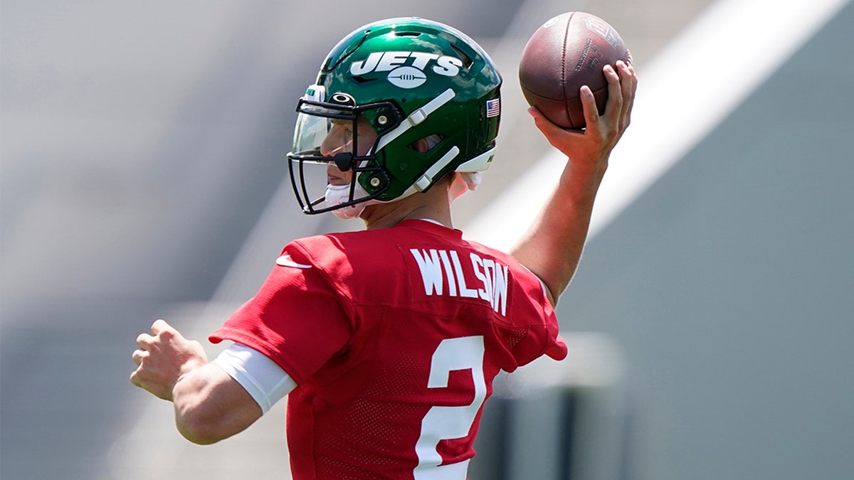 Jets' Zach Wilson still getting acclimated to New Jersey drivers: 'Getting  cut off about everywhere you go'