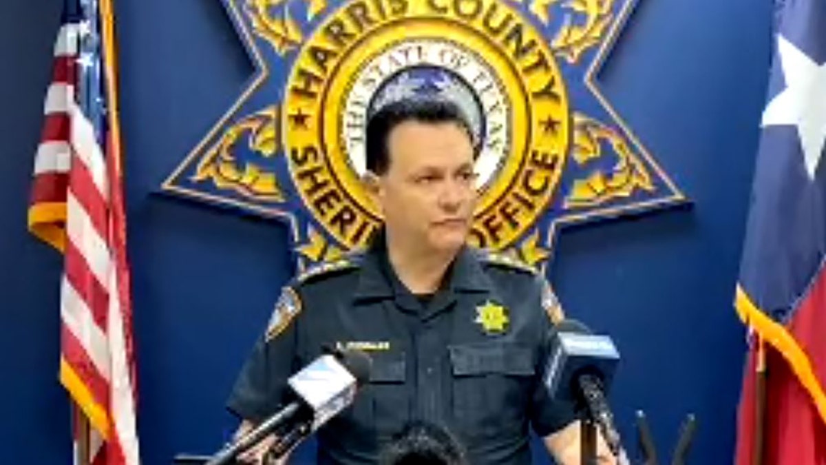 Suspected Texas home invader impersonating cop inadvertently shoots accomplice, meets own death: Authorities 1 ed gonzalez