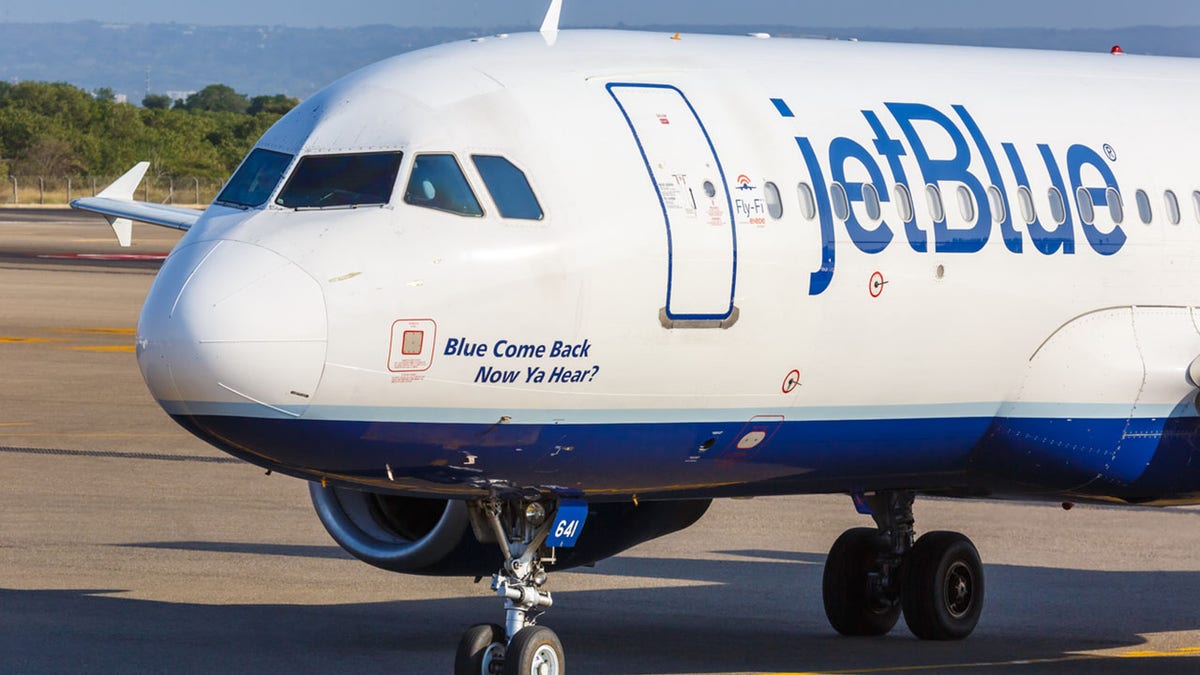 JetBlue Airways Airbus A320 airplane Cartagena airport