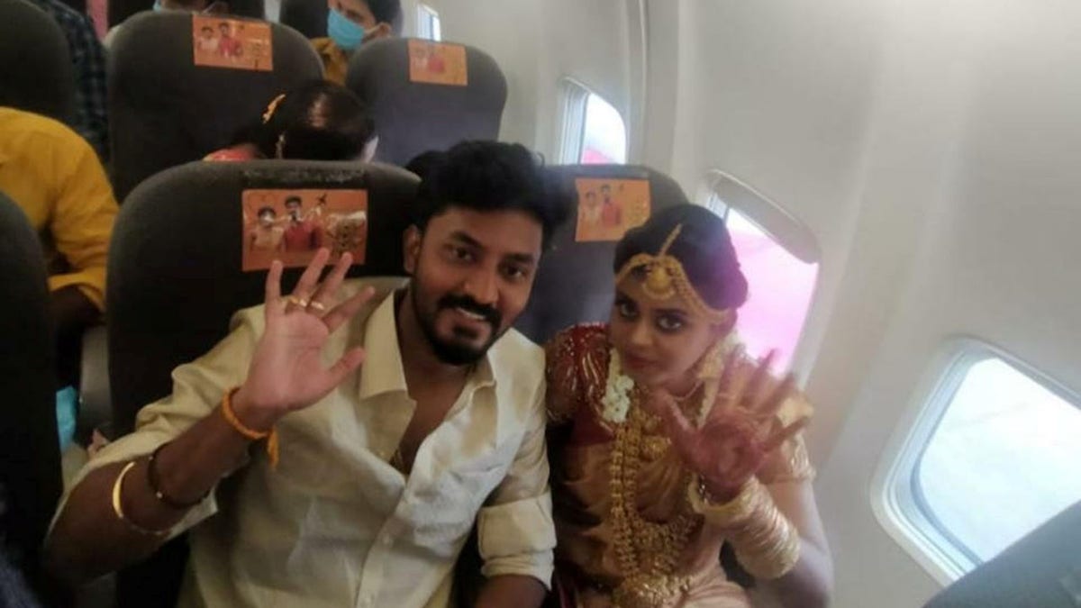 Couple marries on plane India