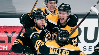 Smith scores in 2nd OT to lead Bruins past Capitals 3-2