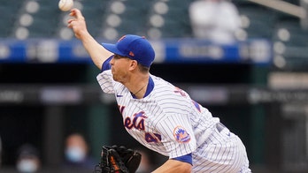 Mets scratch deGrom because of tightness in right side