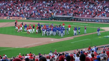 Hoerner delivers key hit, Cubs 'pen stops Reds in 3-2 win