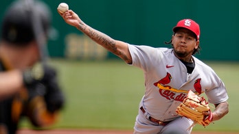 Martínez goes 8, Bader 3-run HR as Cards sweep Pirates 3-0