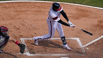 White Sox's Robert could miss rest of year with hip flexor