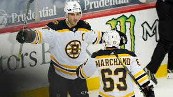Bergeron, Bruins blank Devils to clinch playoff spot
