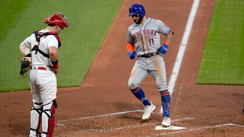 Wainwright, Cards win 5th in row; Mets fire hitting coaches