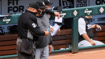 La Russa's extra-inning gaffe stings White Sox in loss