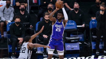 Spurs hold off Kings 113-104 to end five-game slide