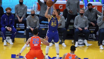 Curry makes 11 3s, scores 49 points to help Warriors roll